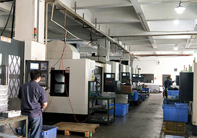 嚴格控制加工質(zhì)量，各類(lèi)儀器和檢具來(lái)保證精度