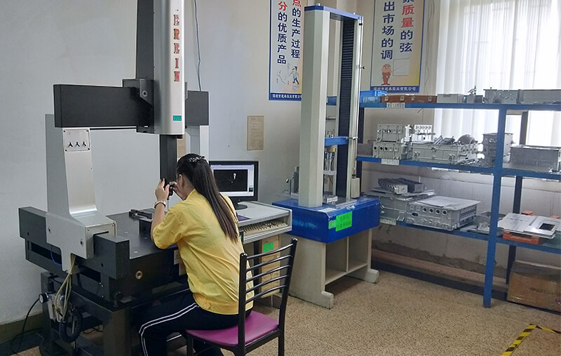 檢測中心：三次元，二次元，投影儀，鹽霧測試儀，探傷機，壓力測試，光譜分析儀，光澤計等21臺。