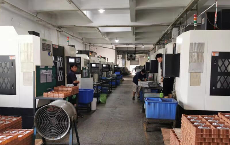 CNC課：CNC加工中心及5軸加工中心共236臺。